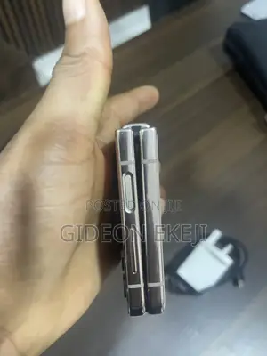 New Samsung Galaxy Z Flip4 128 GB Rose Gold