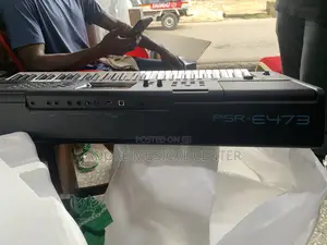 Yamaha PSR -E473 Keyboard
