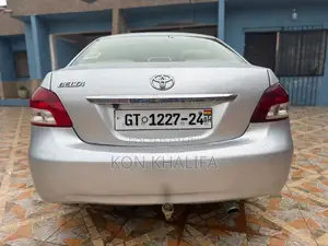 Toyota Belta 2010 Silver