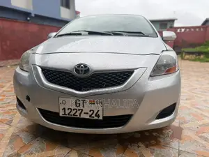 Toyota Belta 2010 Silver