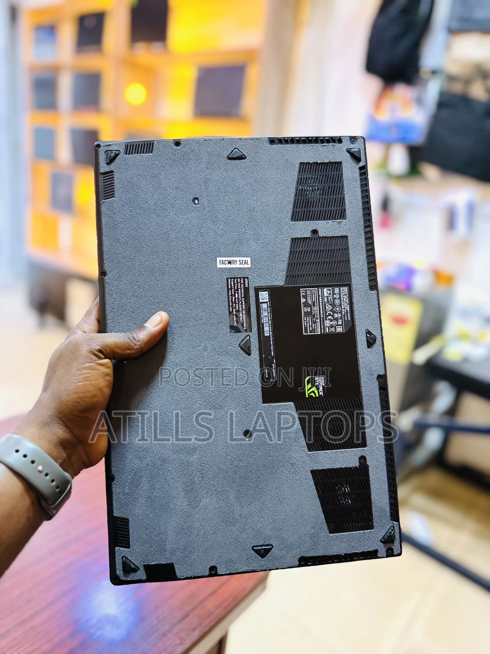 Laptop MSI GS63 Stealth 8RE 16GB Intel Core i7 SSD 1.5T