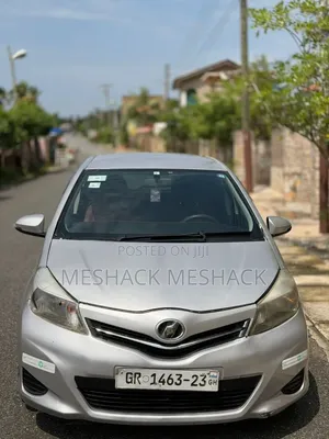 Toyota Vitz 2011 Silver