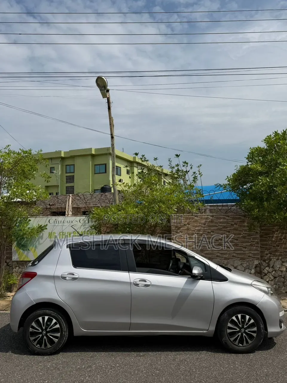 Toyota Vitz 2011 Silver