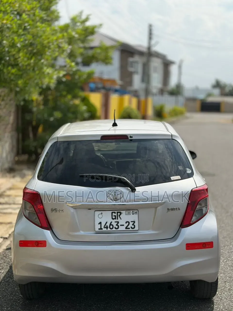 Toyota Vitz 2011 Silver