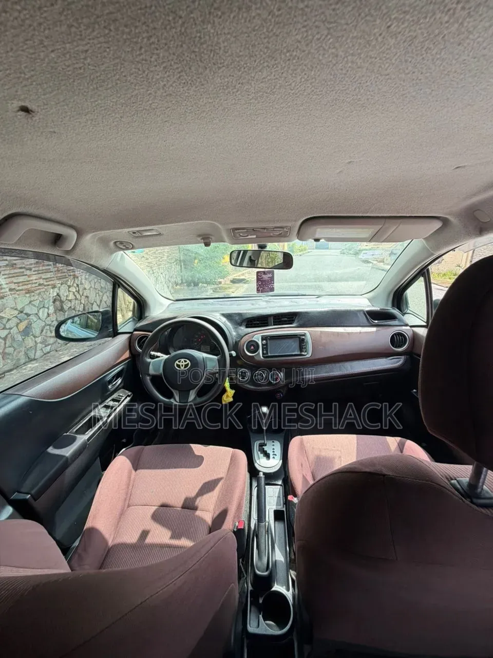 Toyota Vitz 2011 Silver
