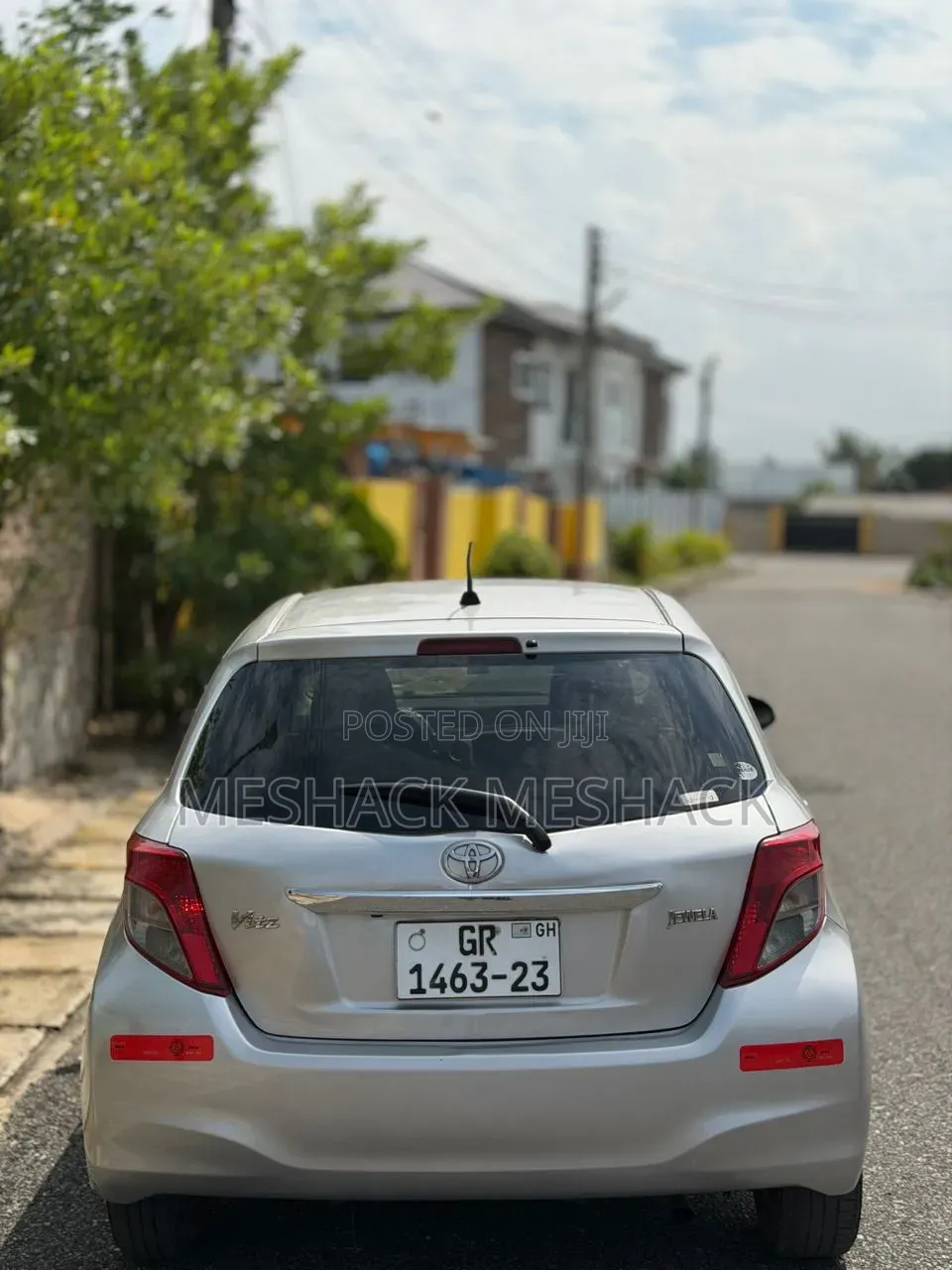 Toyota Vitz 2011 Silver