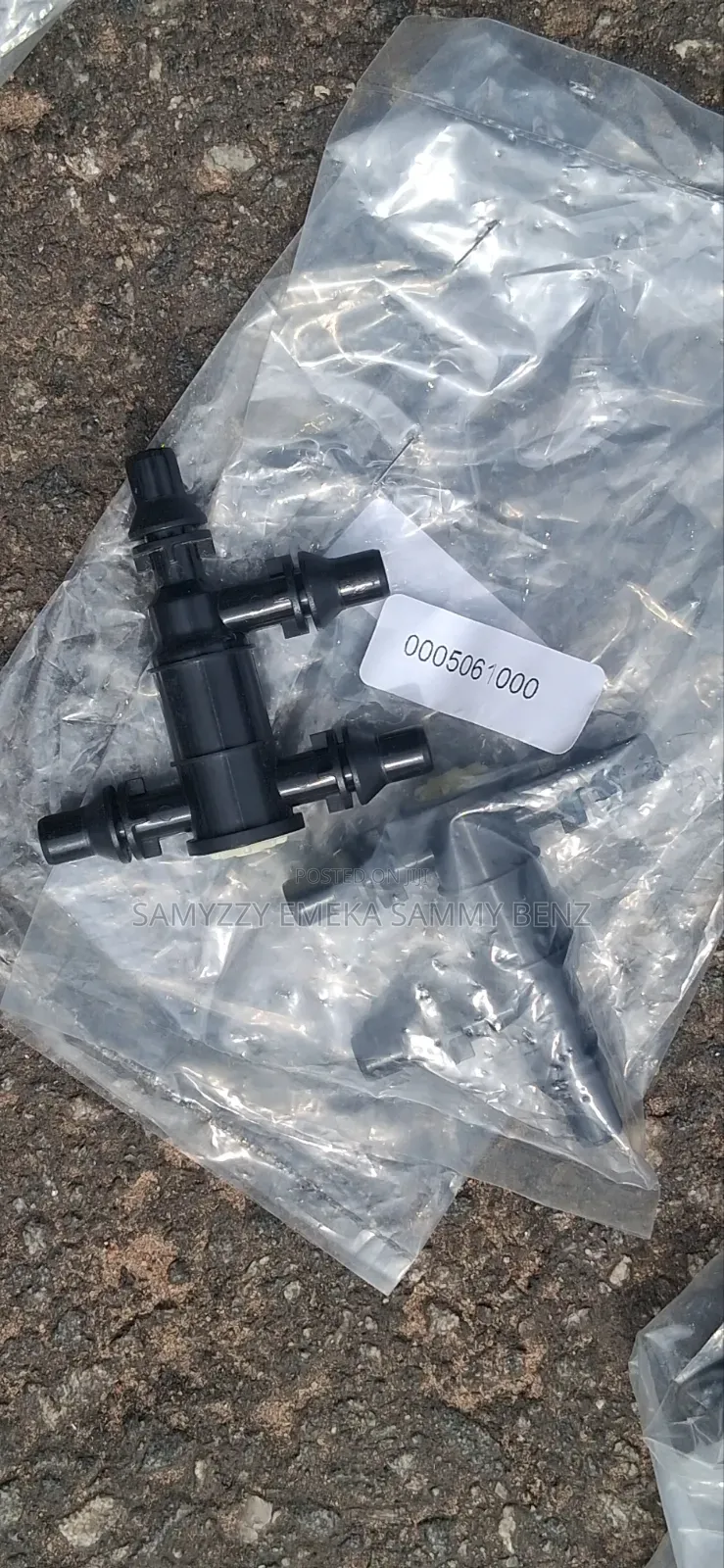 Water Connector for Different Mercedes-Benz Models 205 213