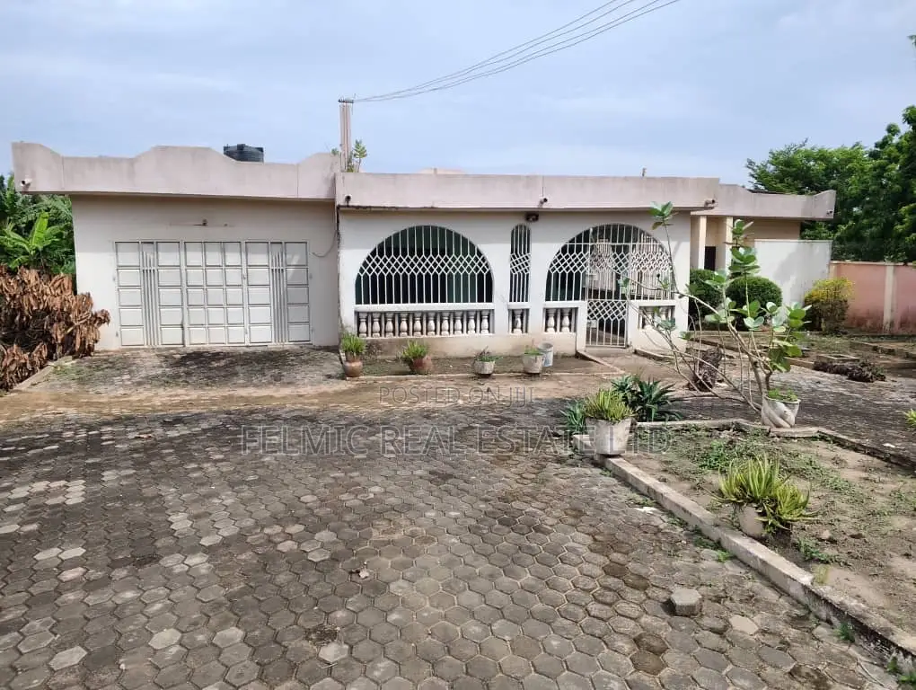 5bdrm House in Felmic Real Estate, Ofankor for sale