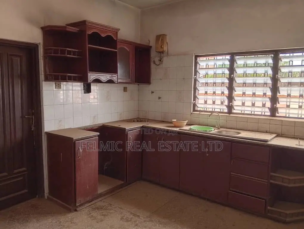 5bdrm House in Felmic Real Estate, Ofankor for sale