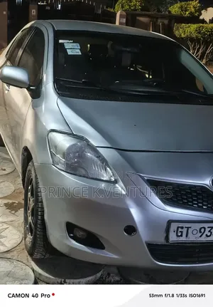 Toyota Yaris Base Sedan 4dr 2010 Silver