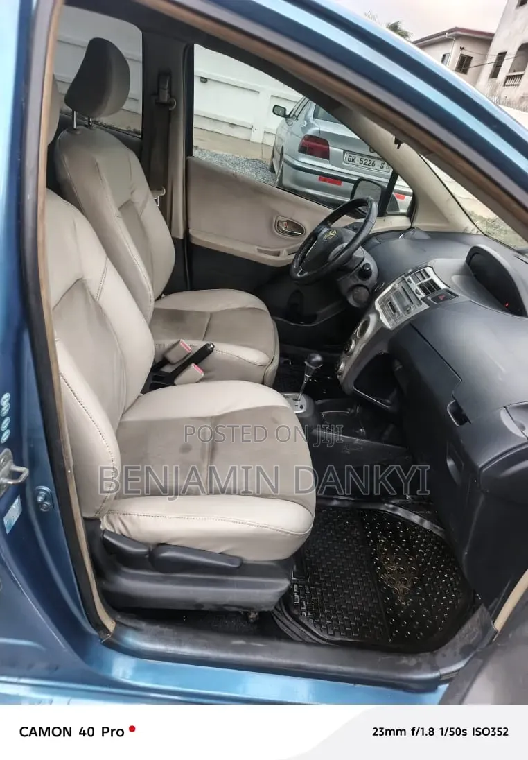 Toyota Vitz 2010 Blue