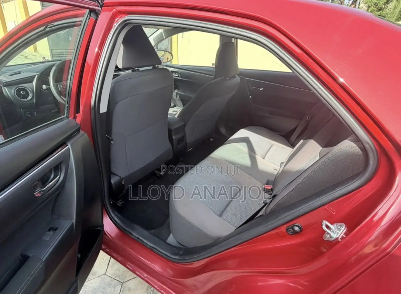 Toyota Corolla LE Eco (1.8L 4cyl 2A) 2018 Red