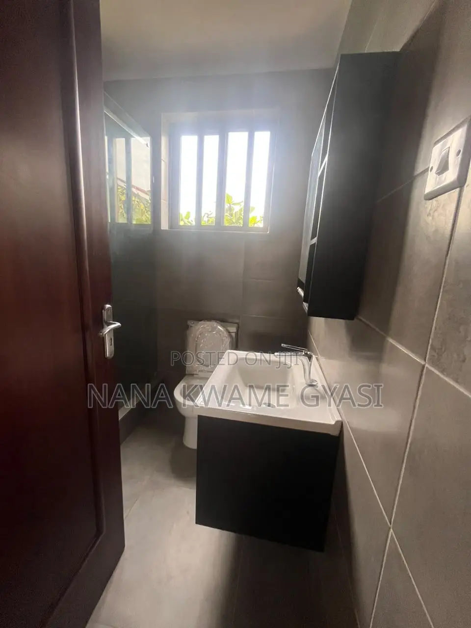 5bdrm Mansion in Willman Real Estate, Burma Camp for rent