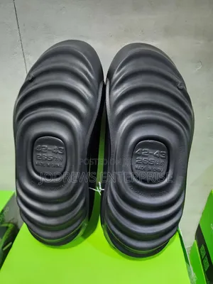 Oraimo Crestfrom Ergonomic Anti-Skid Slipper