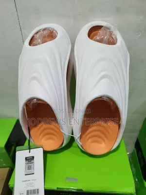 Oraimo Crestfrom Ergonomic Anti-Skid Slipper (White)