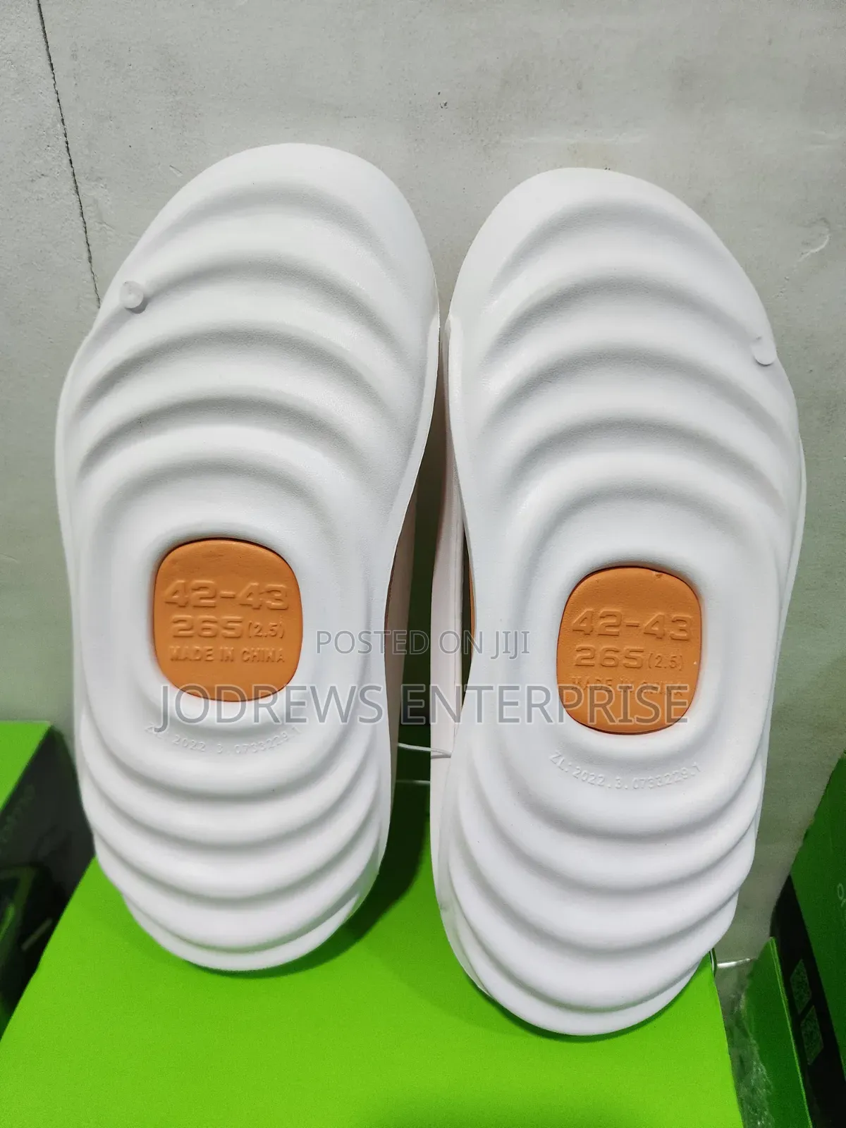 Oraimo Crestfrom Ergonomic Anti-Skid Slipper (White)
