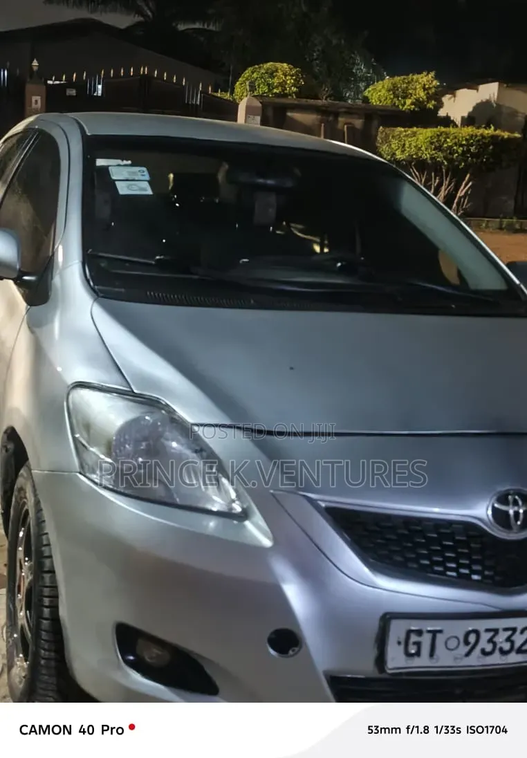 Toyota Yaris Base Sedan 4dr 2010 Silver
