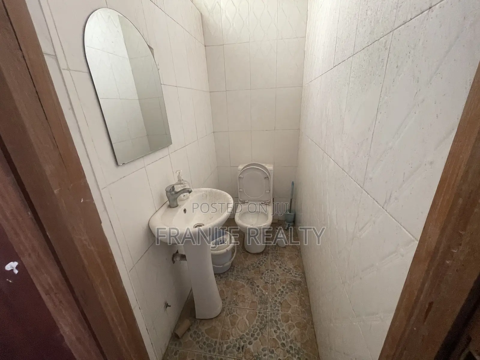 Spacious Shop/Office Space for Rent at Darkuman.