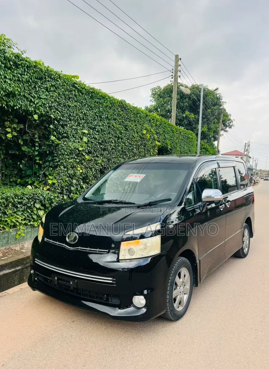 Toyota Voxy 2012 Black