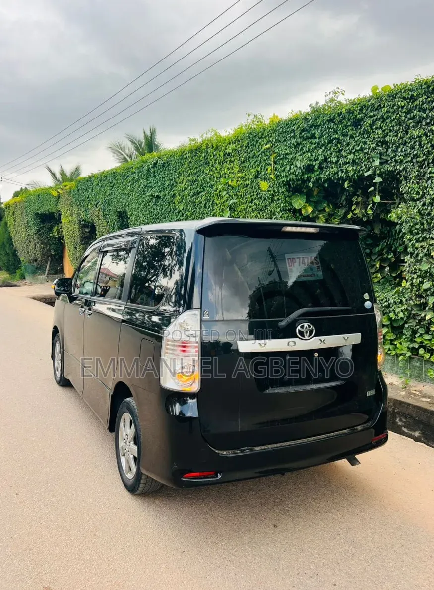 Toyota Voxy 2012 Black