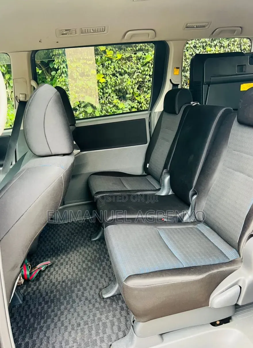 Toyota Voxy 2012 Black
