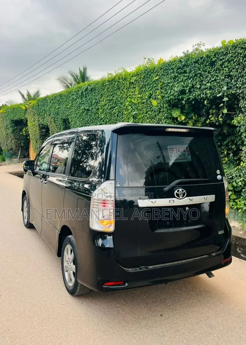 Toyota Voxy 2012 Black