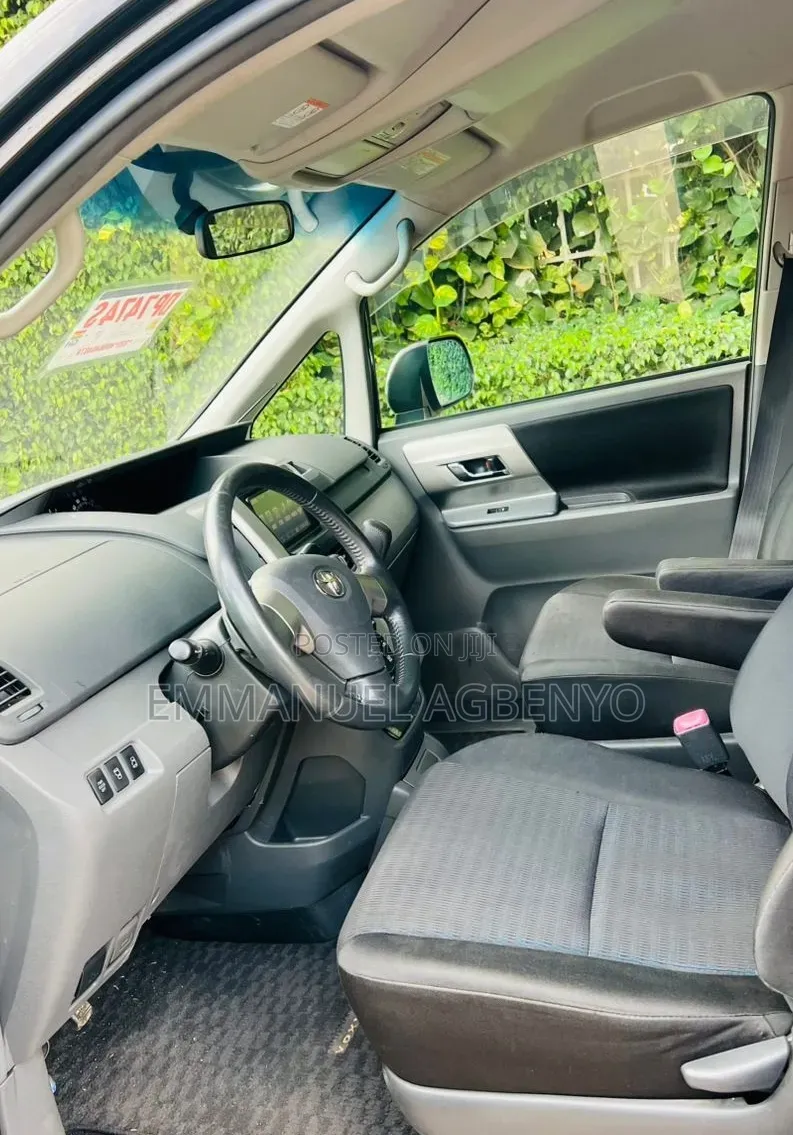Toyota Voxy 2012 Black