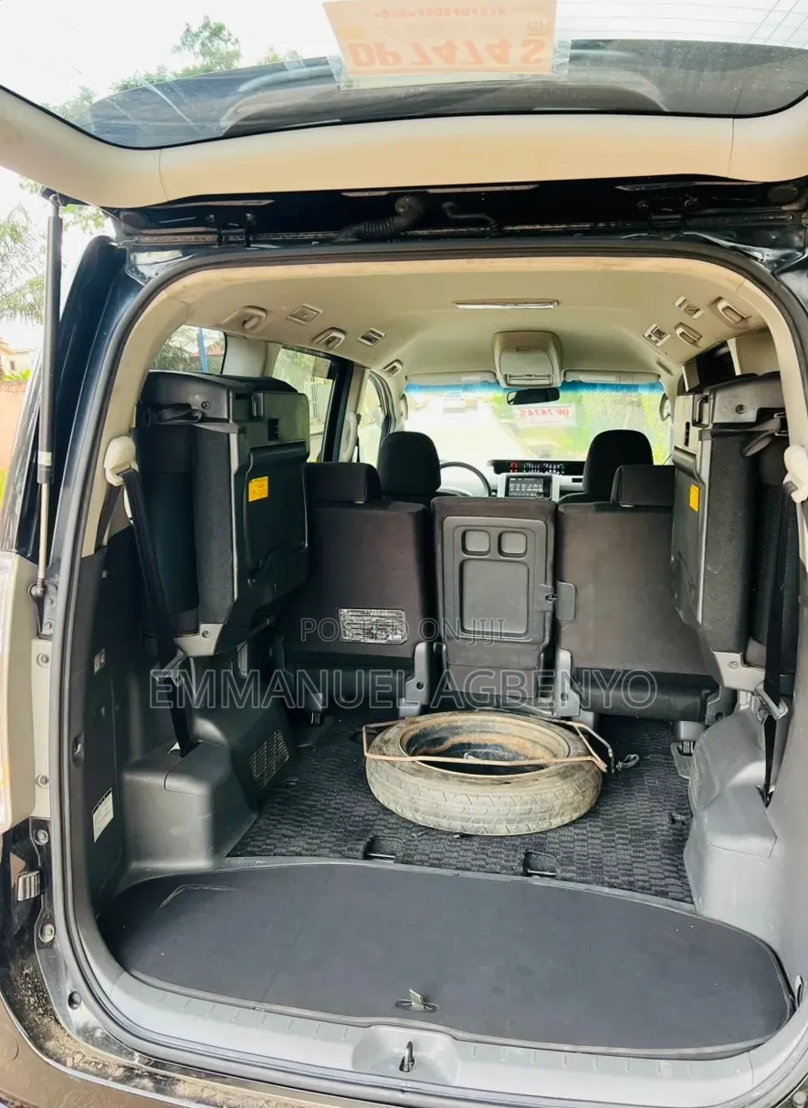 Toyota Voxy 2012 Black