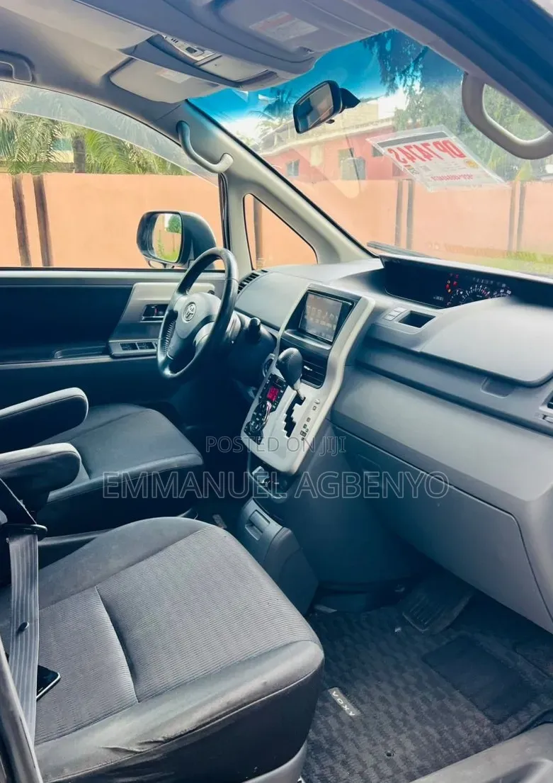 Toyota Voxy 2012 Black