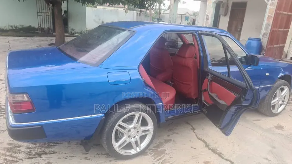 Mercedes-Benz 200E 1991 Blue