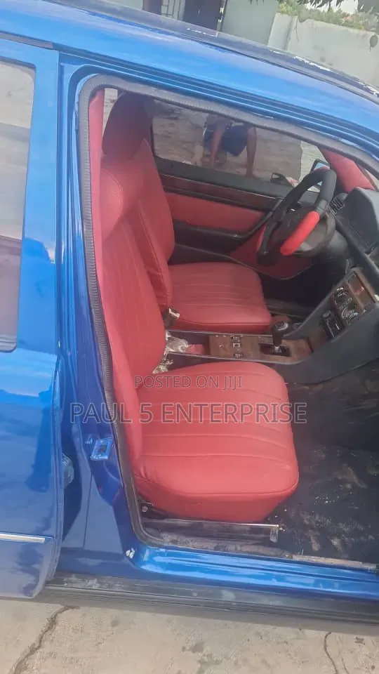 Mercedes-Benz 200E 1991 Blue
