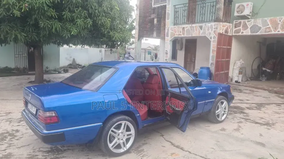 Mercedes-Benz 200E 1991 Blue