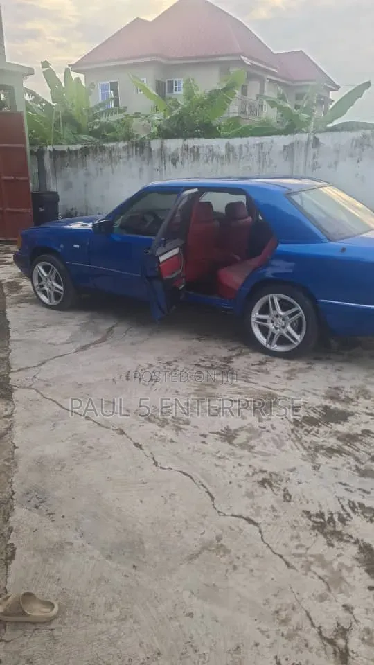 Mercedes-Benz 200E 1991 Blue