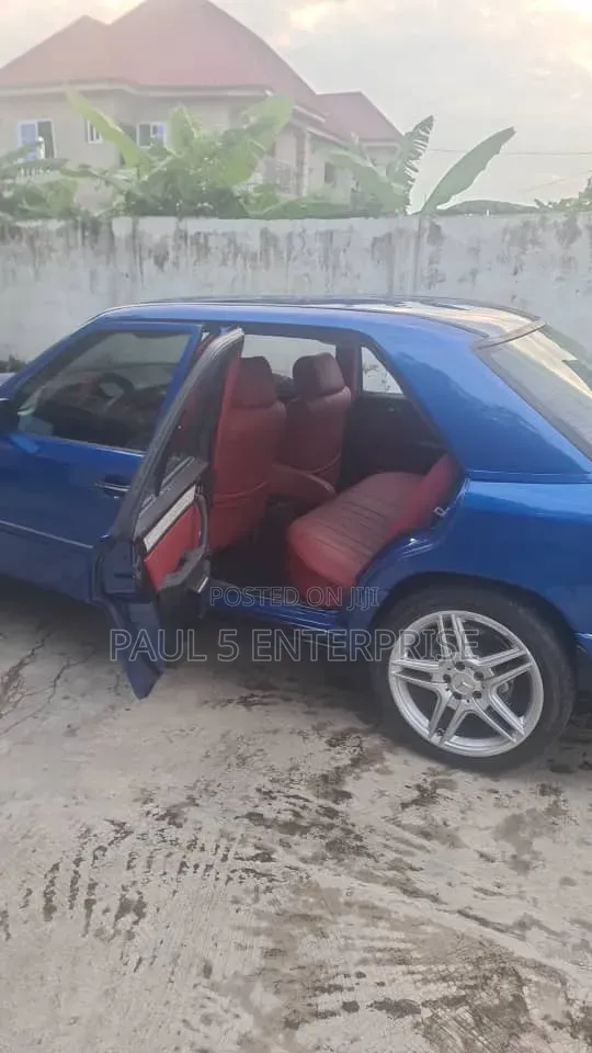 Mercedes-Benz 200E 1991 Blue