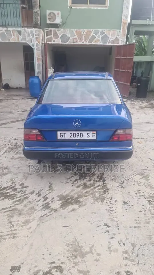 Mercedes-Benz 200E 1991 Blue