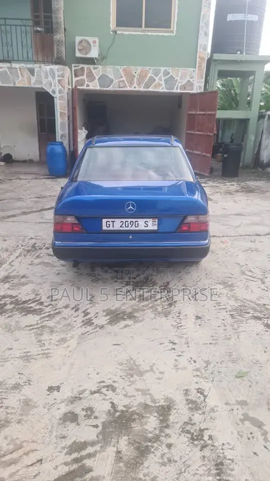 Mercedes-Benz 200E 1991 Blue
