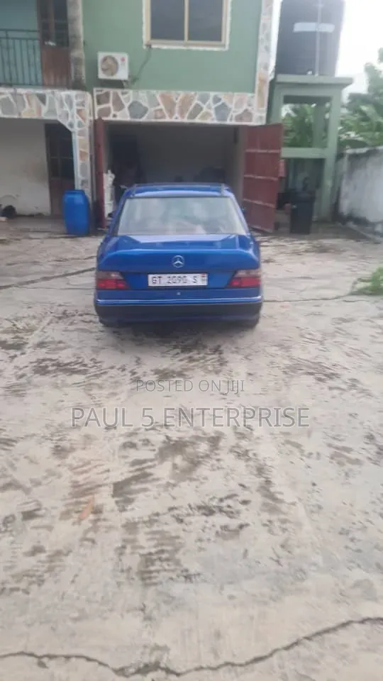 Mercedes-Benz 200E 1991 Blue
