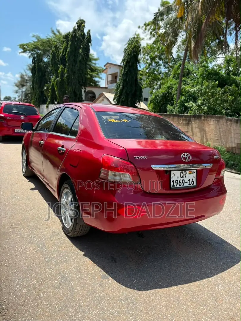 Toyota Yaris Base Hatchback 5dr 2010 Red