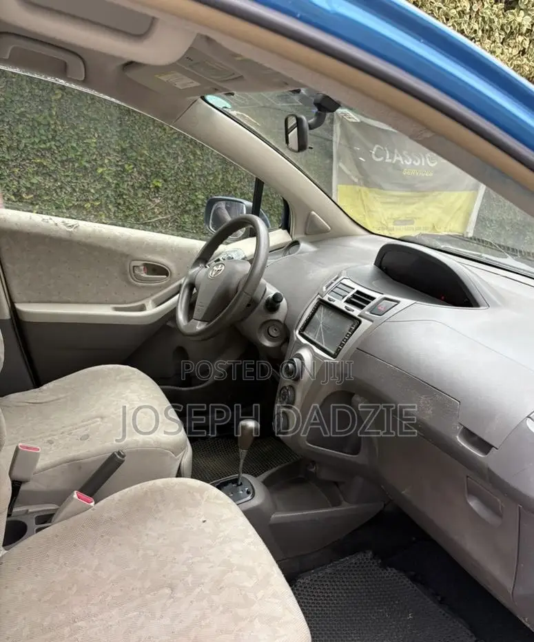 Toyota Vitz 1.3 FWD 5dr 2010 Blue