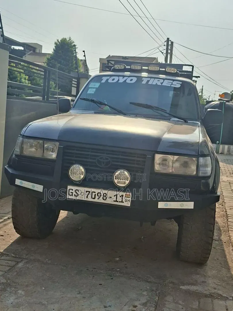 Toyota Land Cruiser 2011 Gray