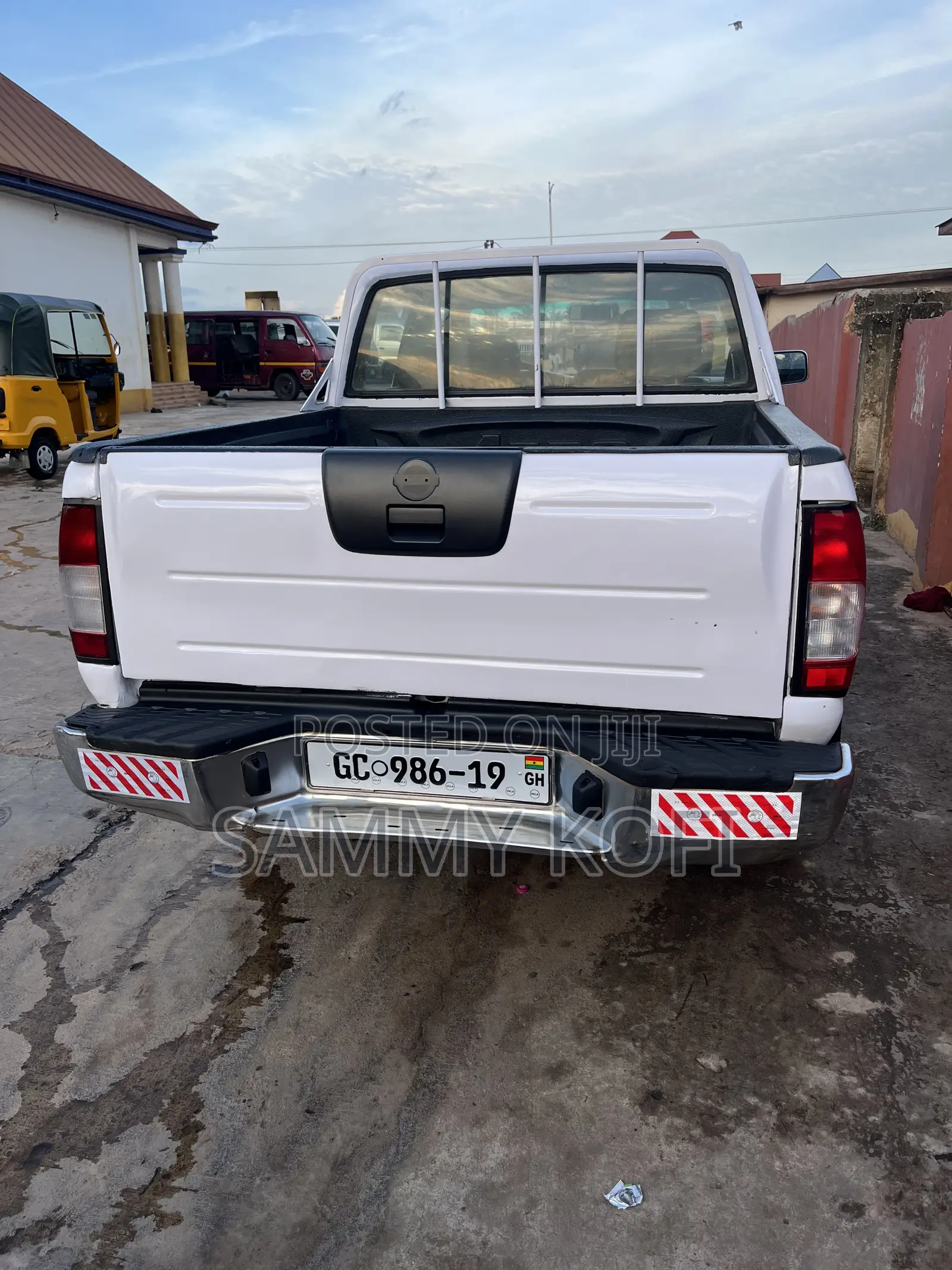 Nissan Hardbody 2019 White