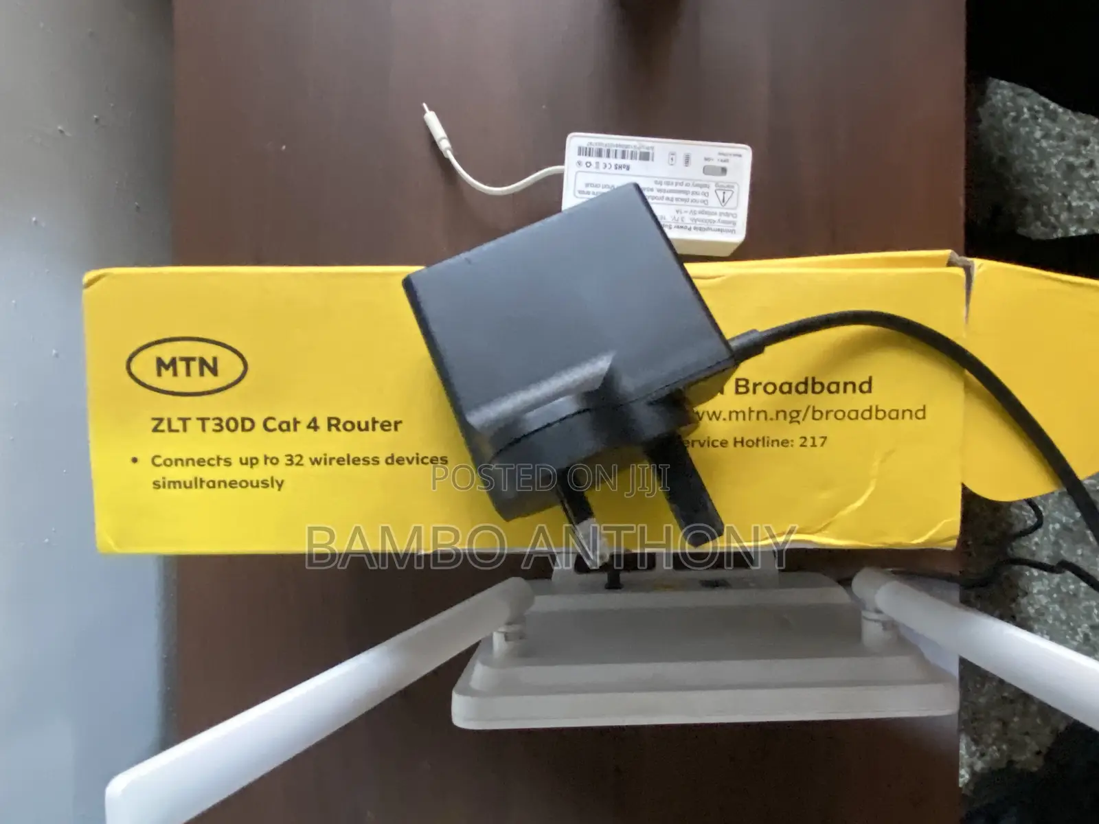 Universal Broadband 4g Wifi Router + Backup Battery White