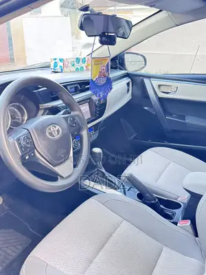 Toyota Corolla LE 4dr Sedan (1.8L 4cyl CVT) 2015 Gray