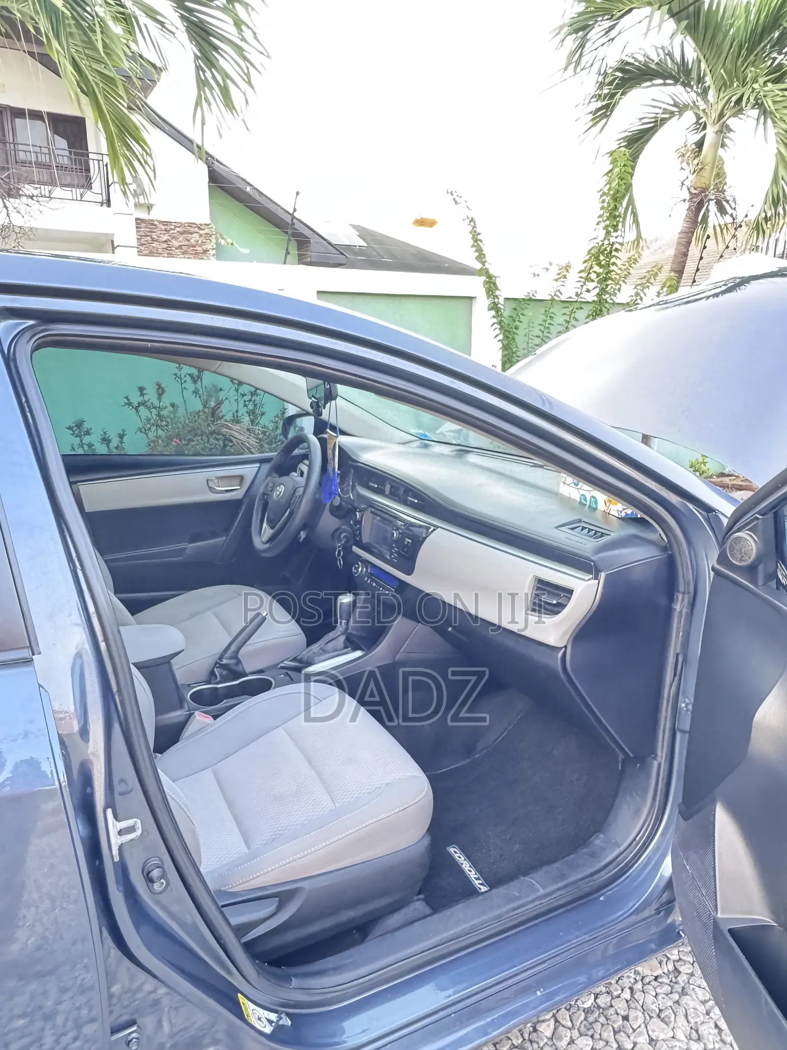 Toyota Corolla LE 4dr Sedan (1.8L 4cyl CVT) 2015 Gray