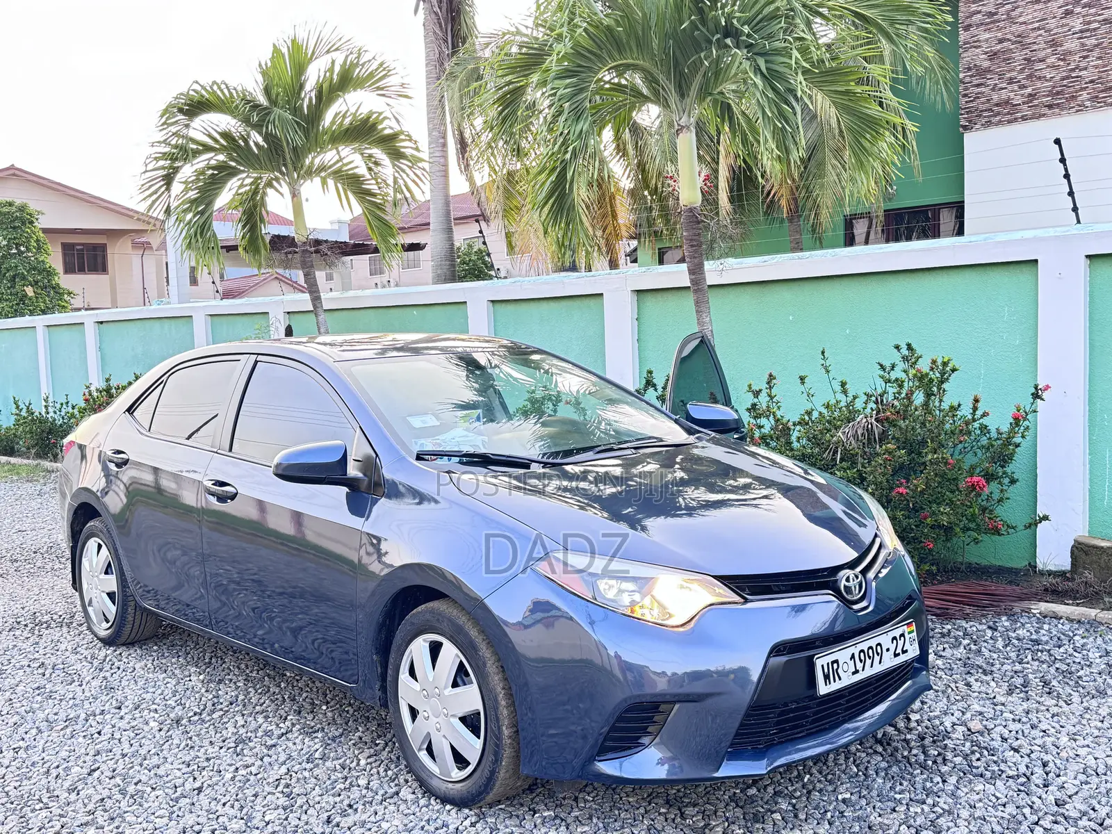 Toyota Corolla LE 4dr Sedan (1.8L 4cyl CVT) 2015 Gray
