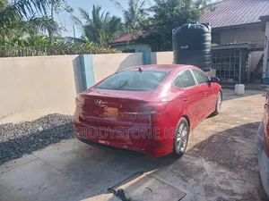 Hyundai Elantra Limited Sedan FWD (2.0L 4cyl 6A) 2017