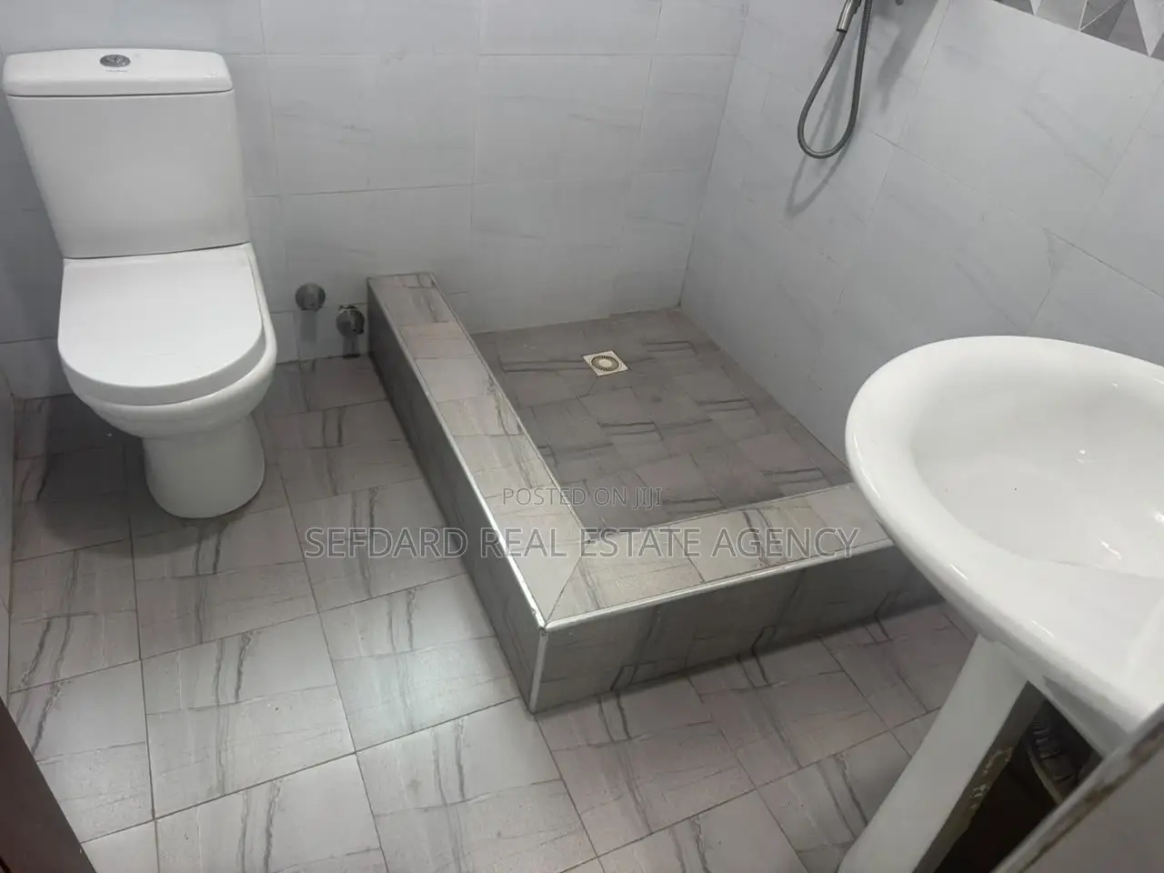 3bdrm Apartment in Sefdard Properties, North Kaneshie for rent