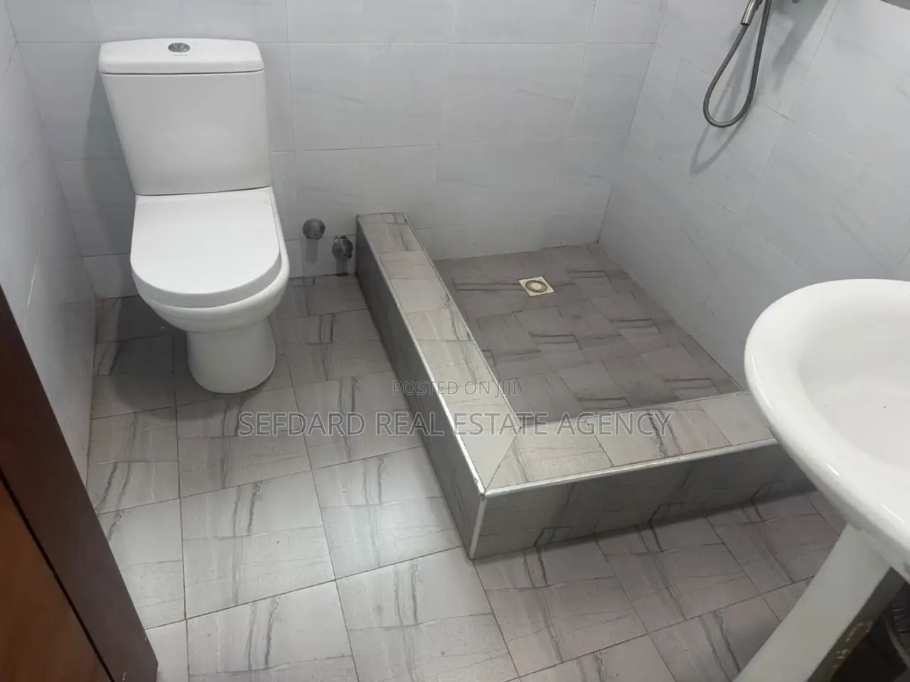 3bdrm Apartment in Sefdard Properties, North Kaneshie for rent