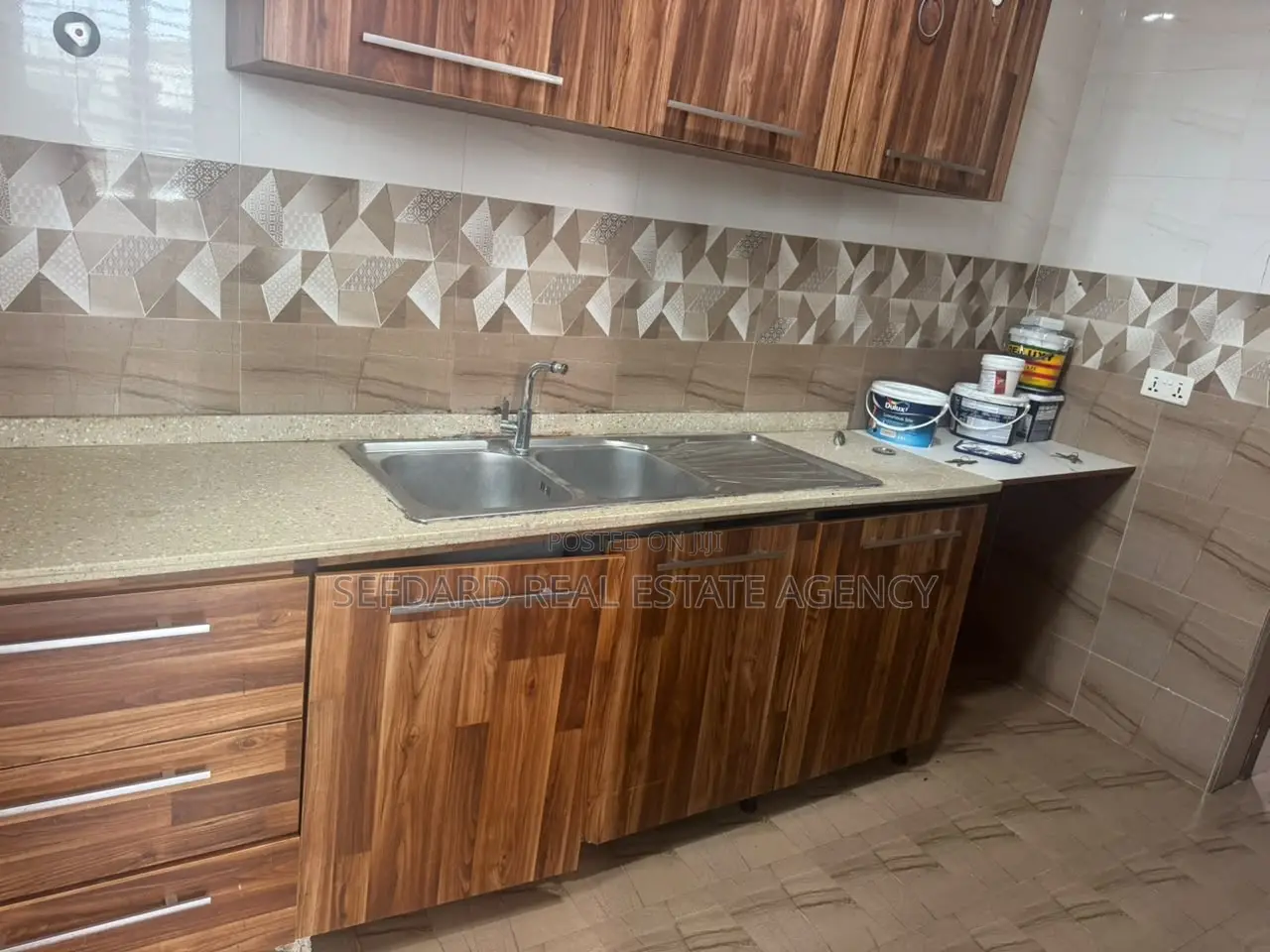 3bdrm Apartment in Sefdard Properties, North Kaneshie for rent