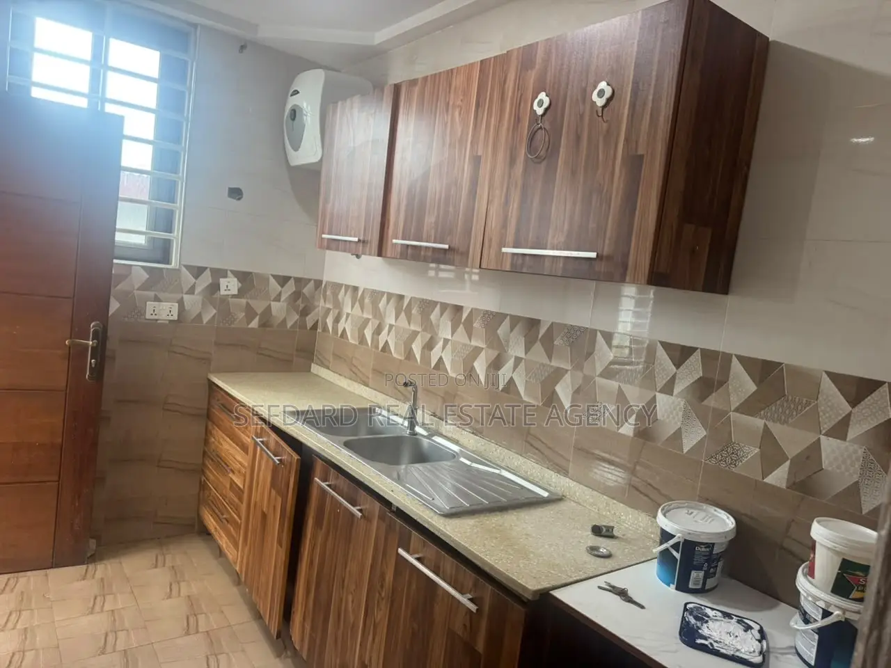 3bdrm Apartment in Sefdard Properties, North Kaneshie for rent